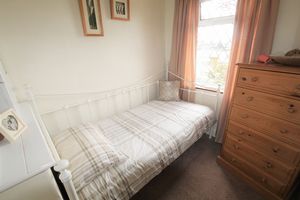 BEDROOM - click for photo gallery